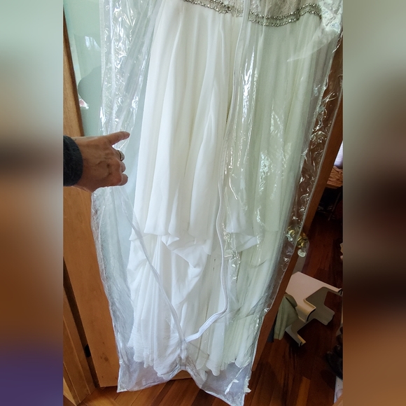 Madison James pearls, crystals+ lace Wedding Dress new - Picture 6 of 8